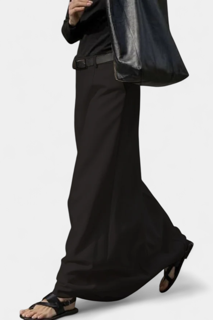 Falda Ada H-Line monocromática con estilo urbano moderno