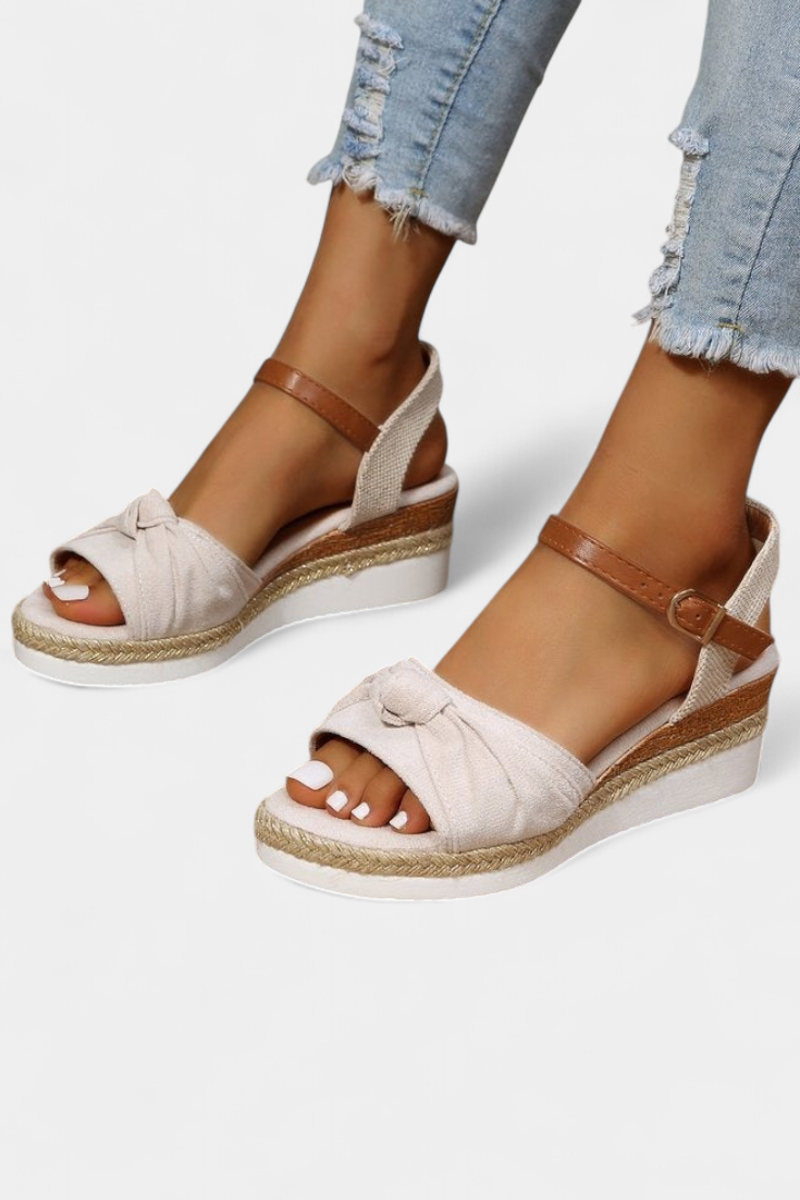 Sandalias Loura con lazo y plataforma casual