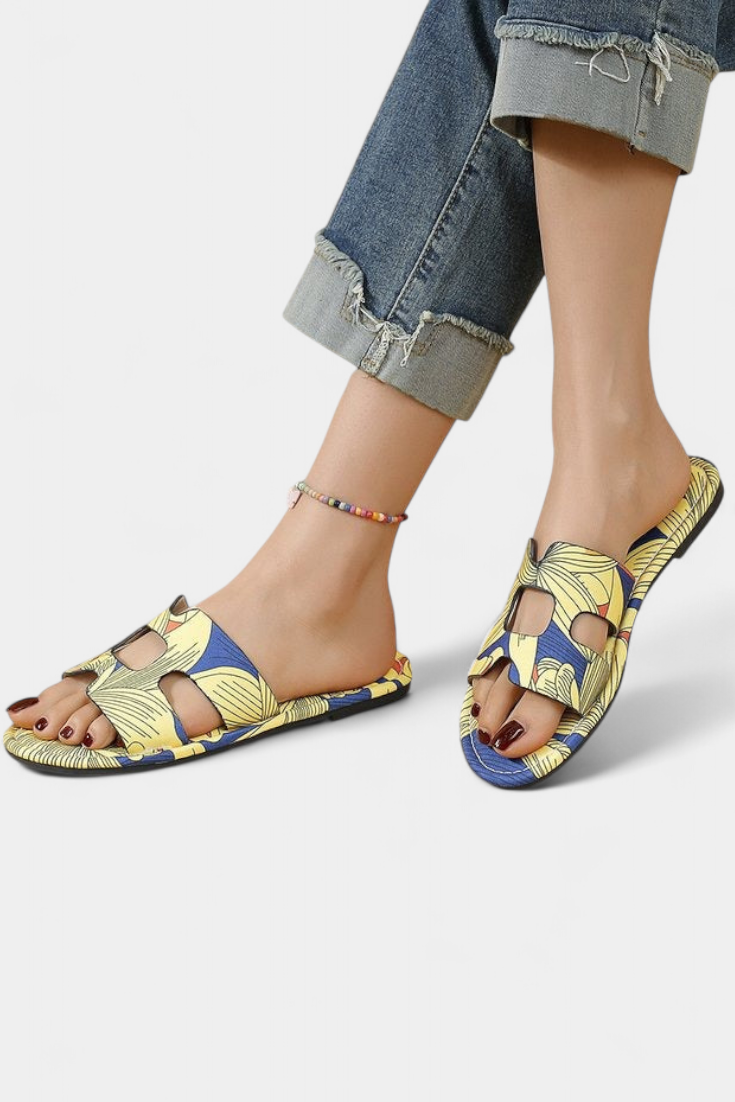 Sandalias planas con estampado tropical colorido Berenice