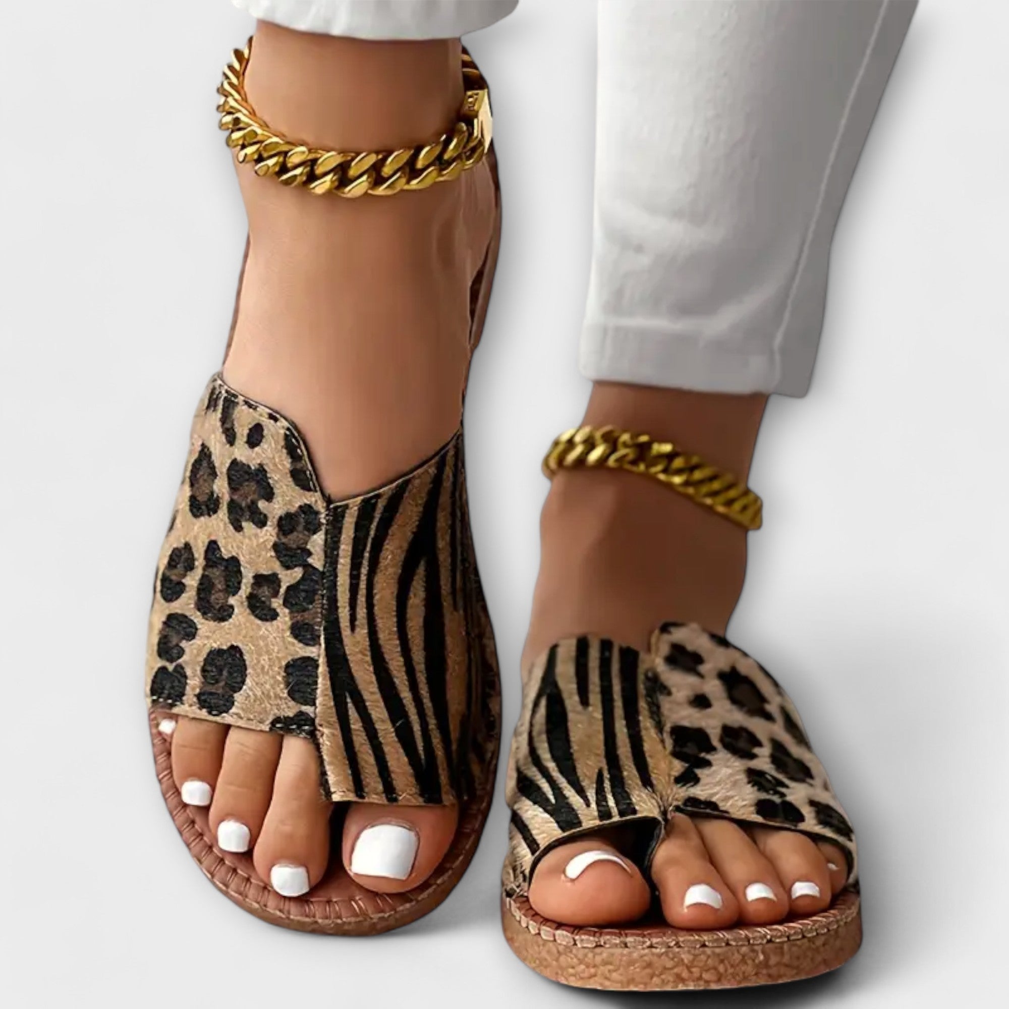 Chanclas elegantes con estampado de leopardo y doble color