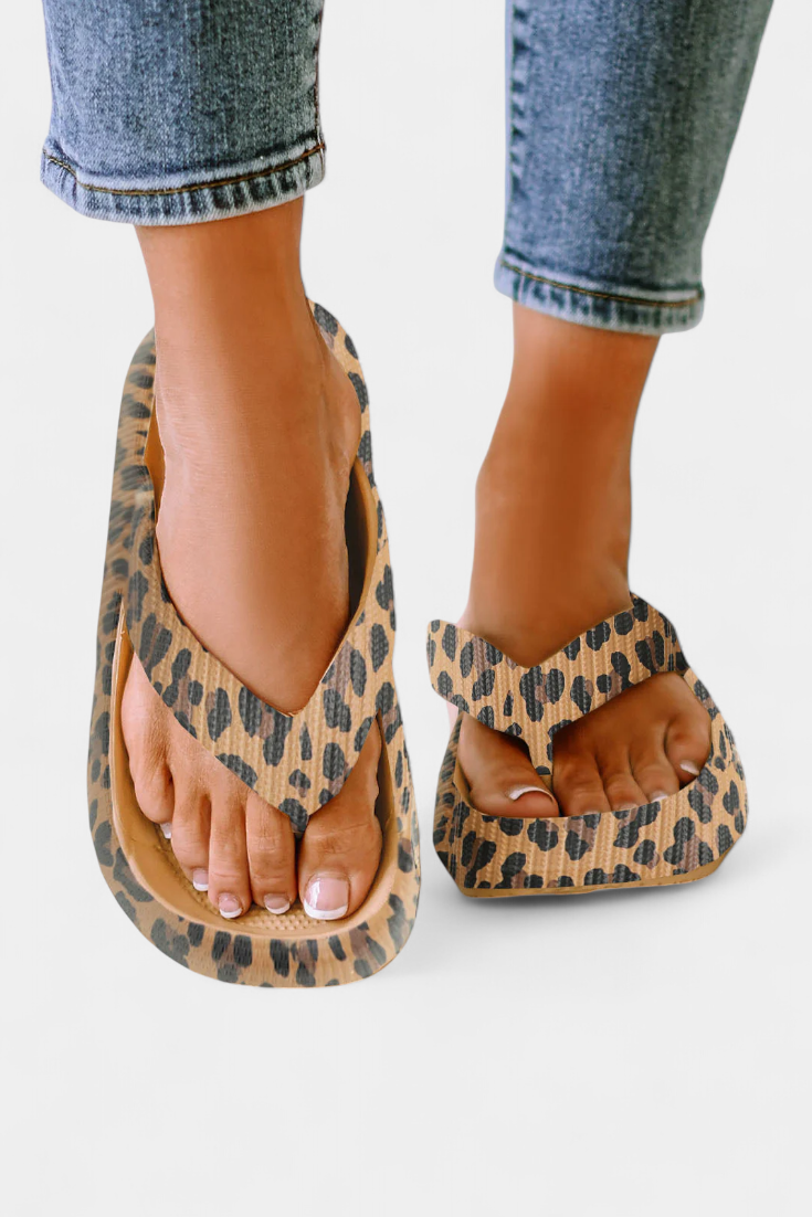 Chanclas de suela gruesa con estampado de leopardo Lola