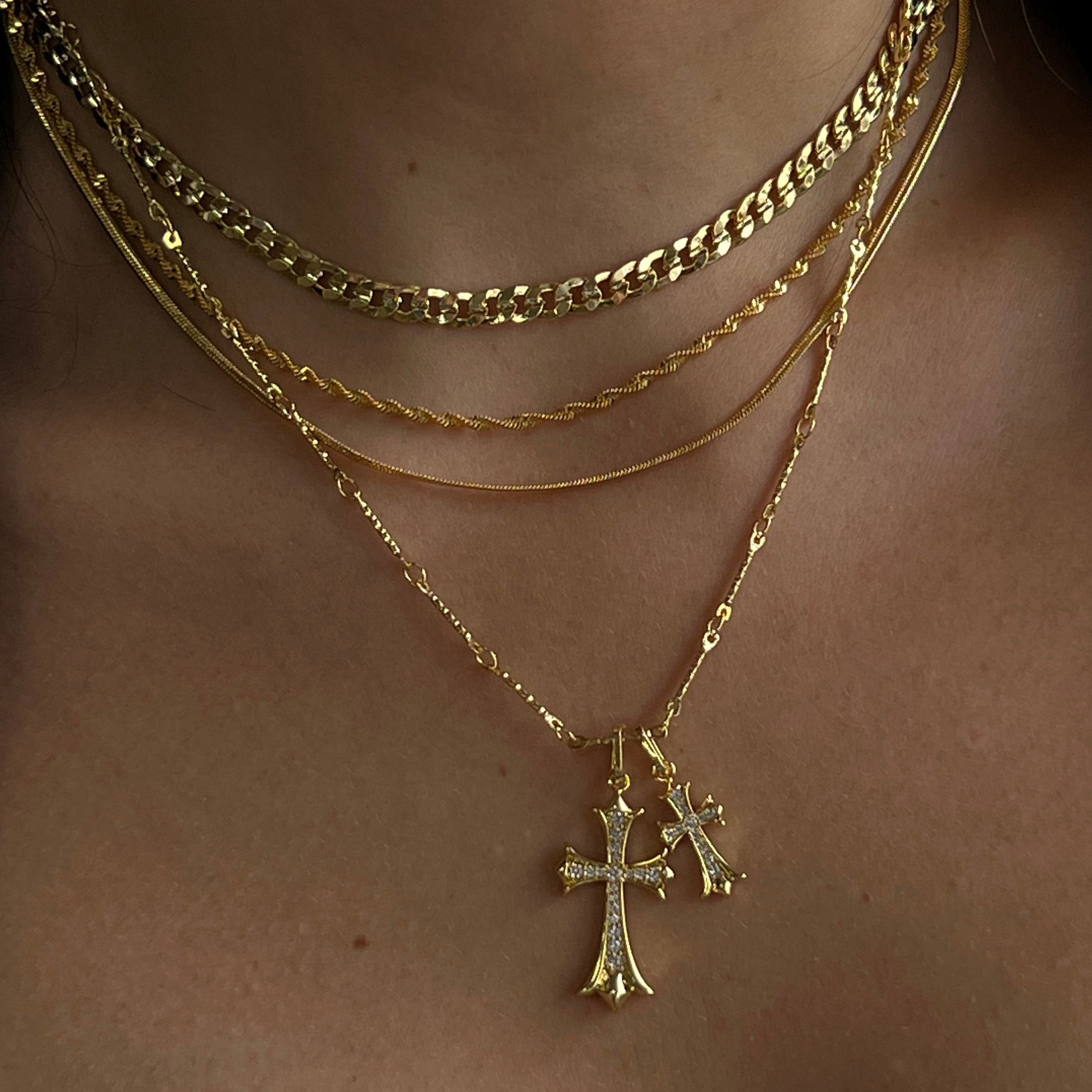 Collar de doble torsión