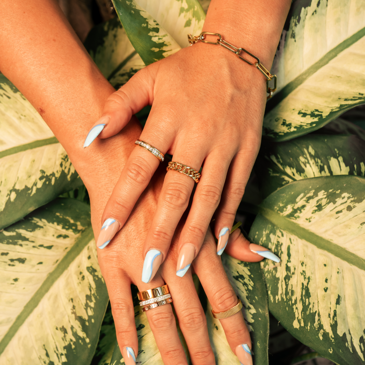 Pulsera de oro con clip