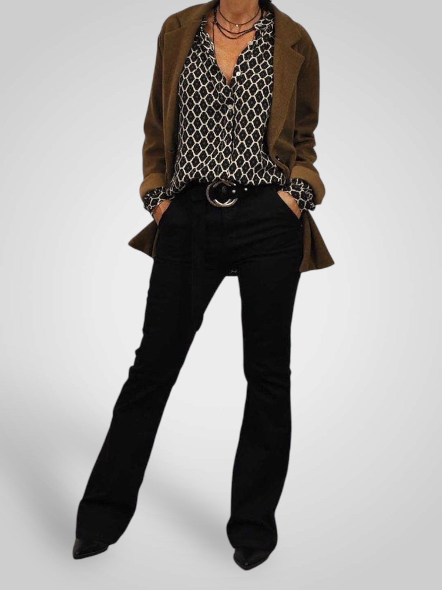 Nela | Elegante blusa con escote en V y estampado geométrico