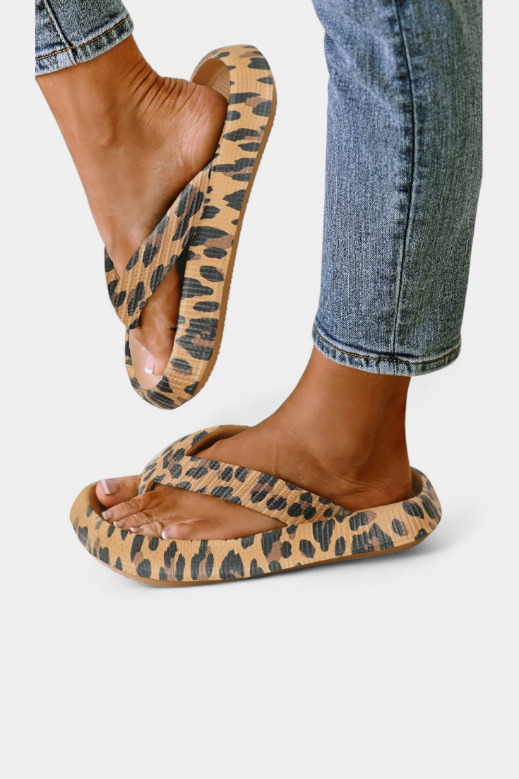 Chanclas de suela gruesa con estampado de leopardo Lola