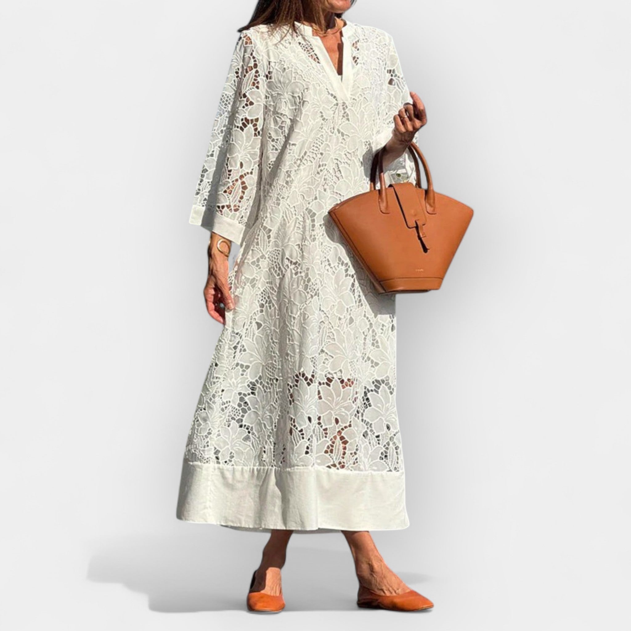 Vestido ligero con detalles de encaje.