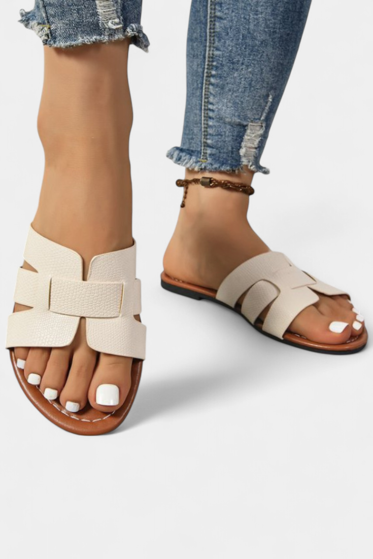 Sandalias Silvia con diseño clásico y corte geométrico