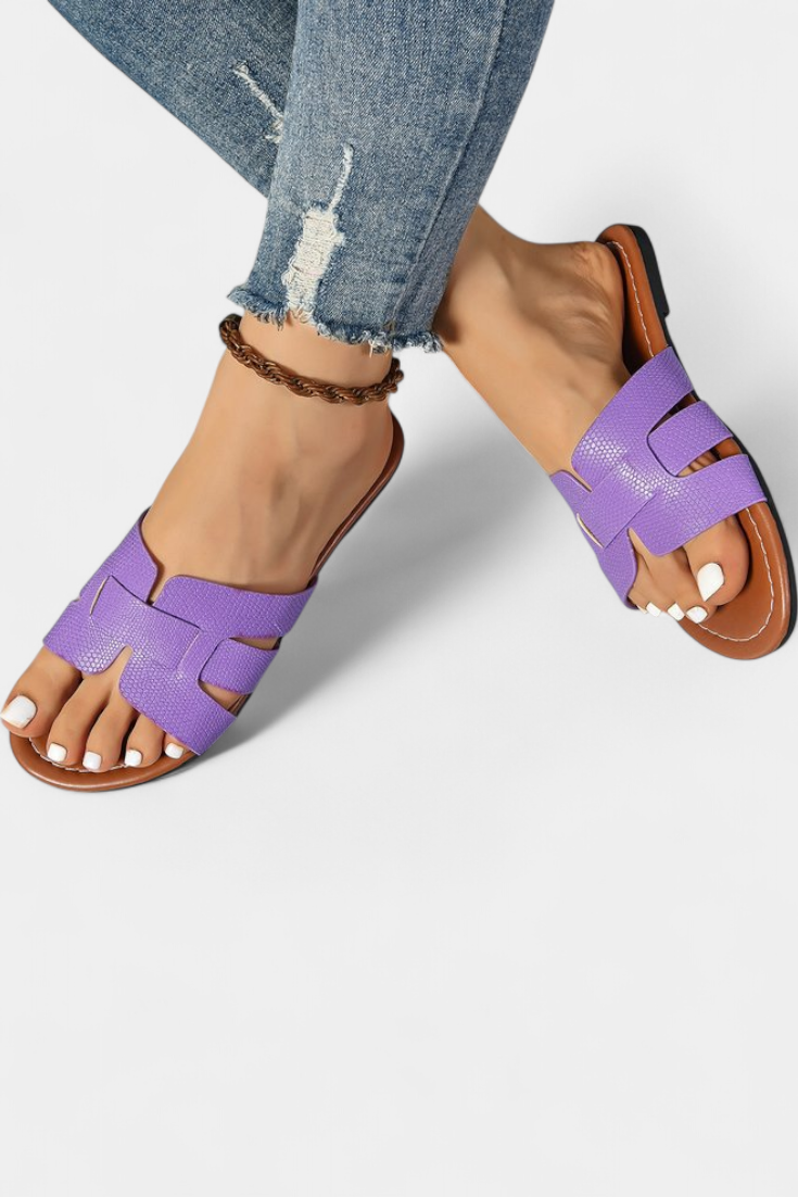 Sandalias Silvia con diseño clásico y corte geométrico