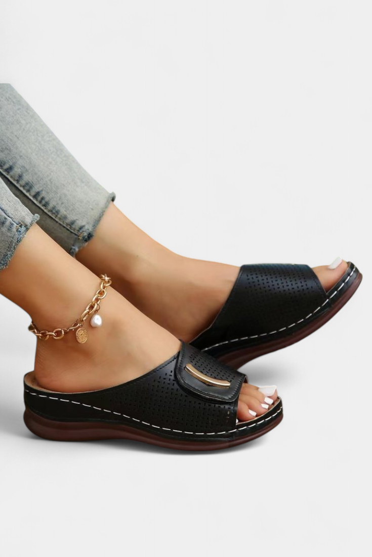 Sandalias ortopédicas Itziar con diseño perforado y suela suave