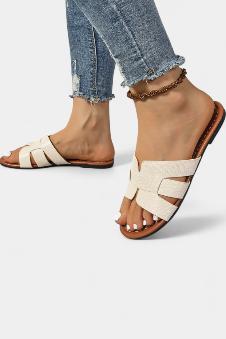 Sandalias Silvia con diseño clásico y corte geométrico