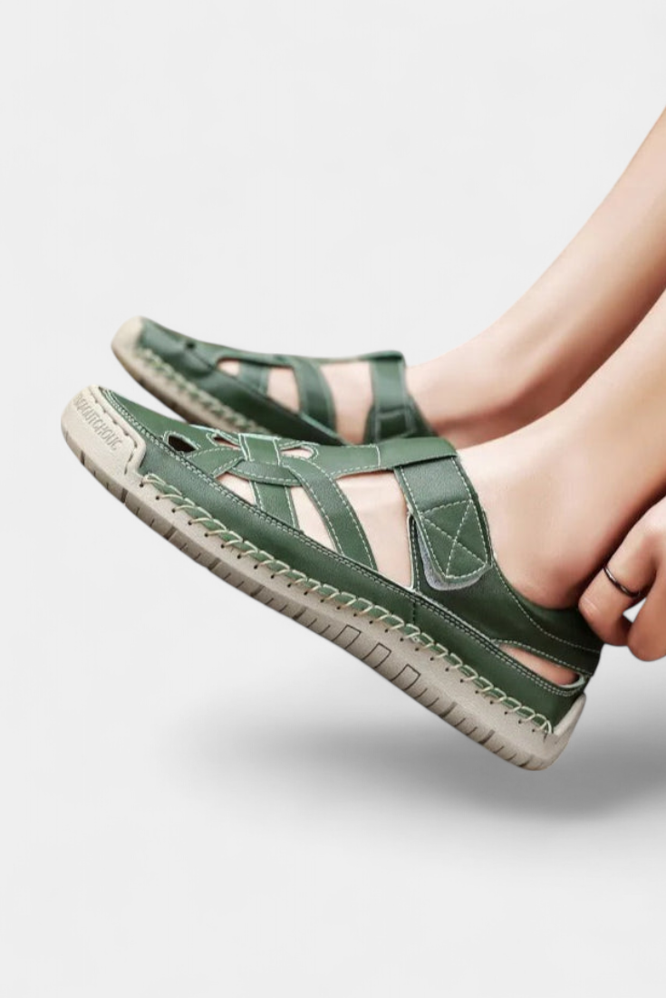 Sandalias ergonómicas de piel sintética con corte lateral Kaia