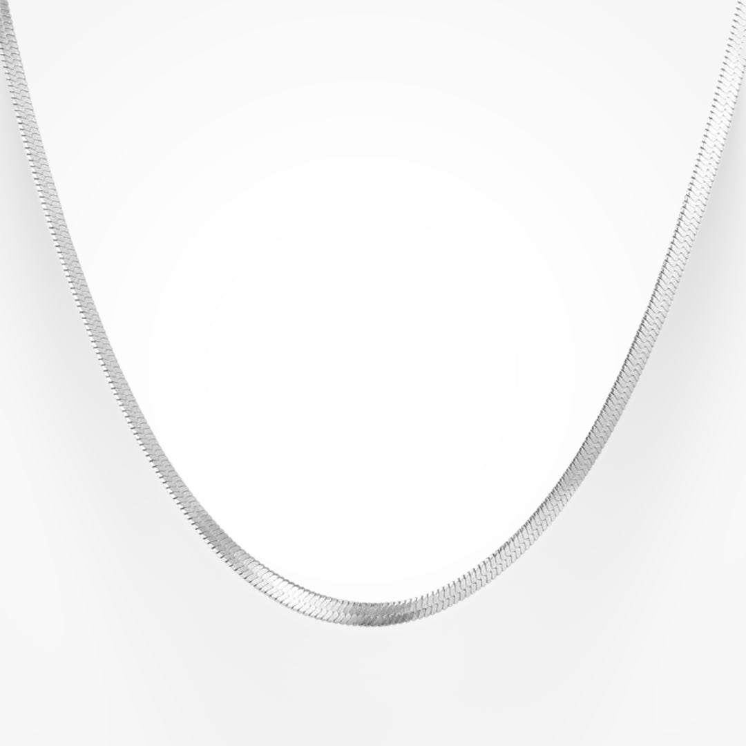 Collar de serpiente brillante