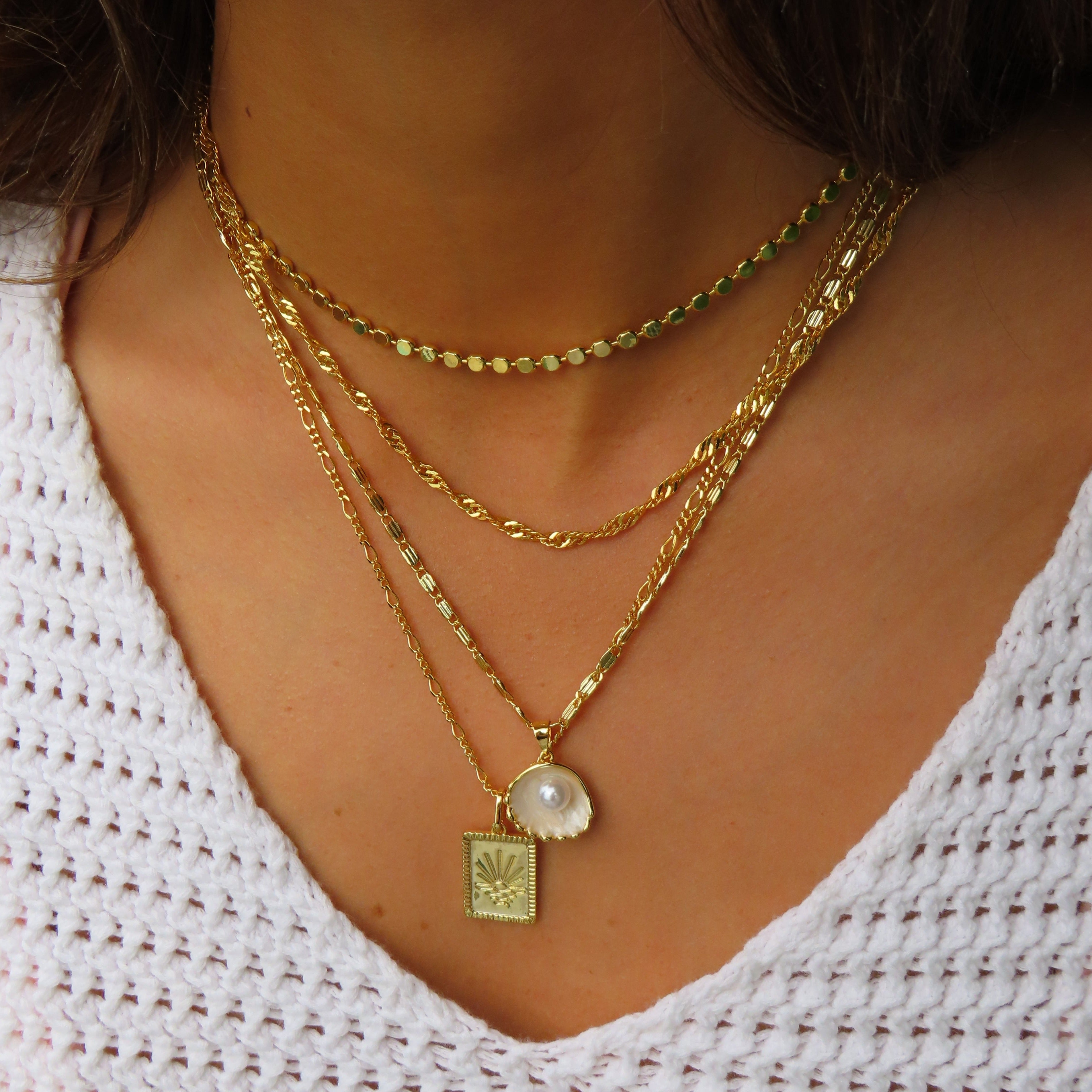 Collar con patrón de sol