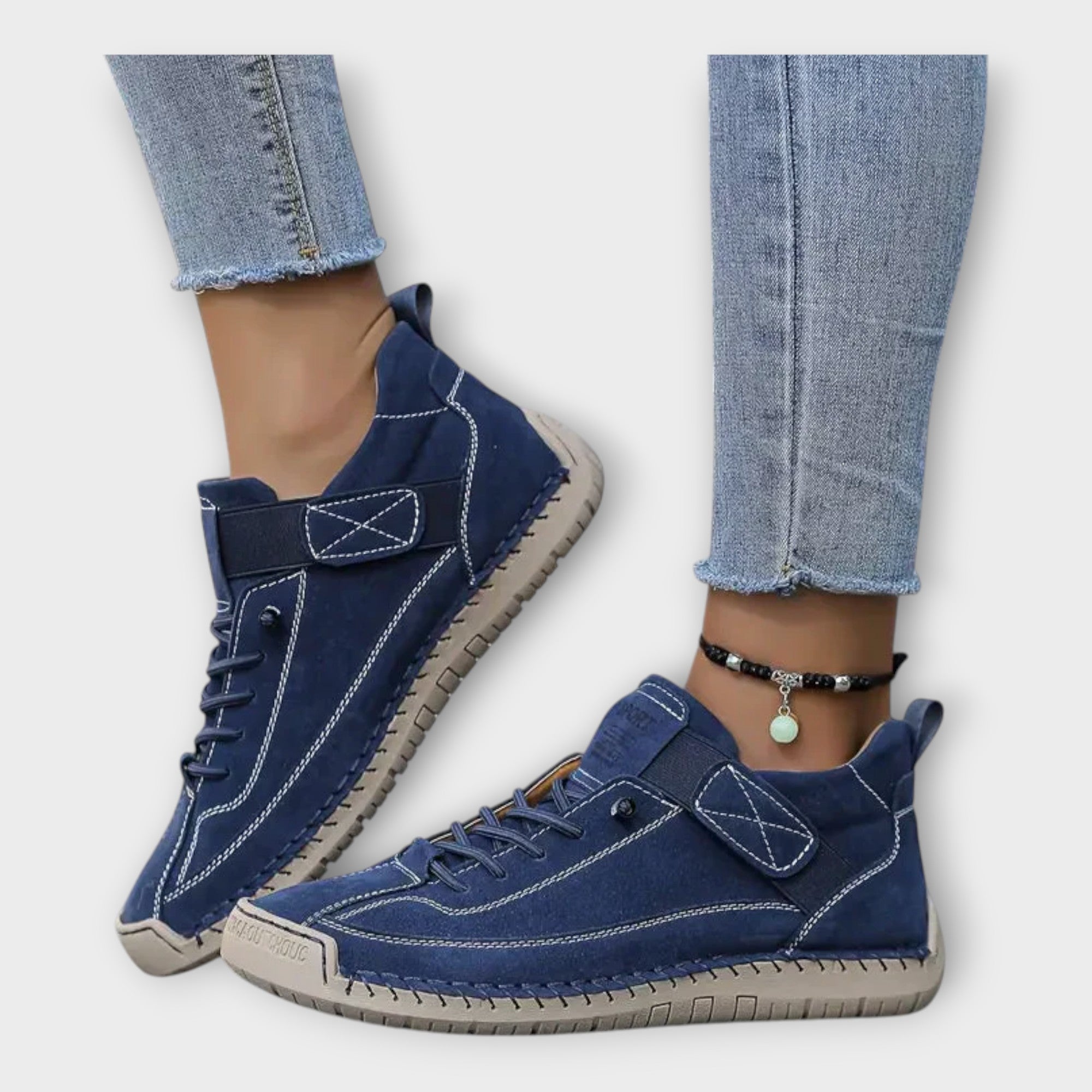 Zapatillas deportivas con un diseño elegante y práctico.