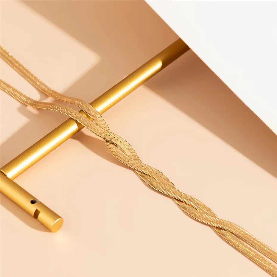 Elegante collar largo ajustable con diseño de serpiente