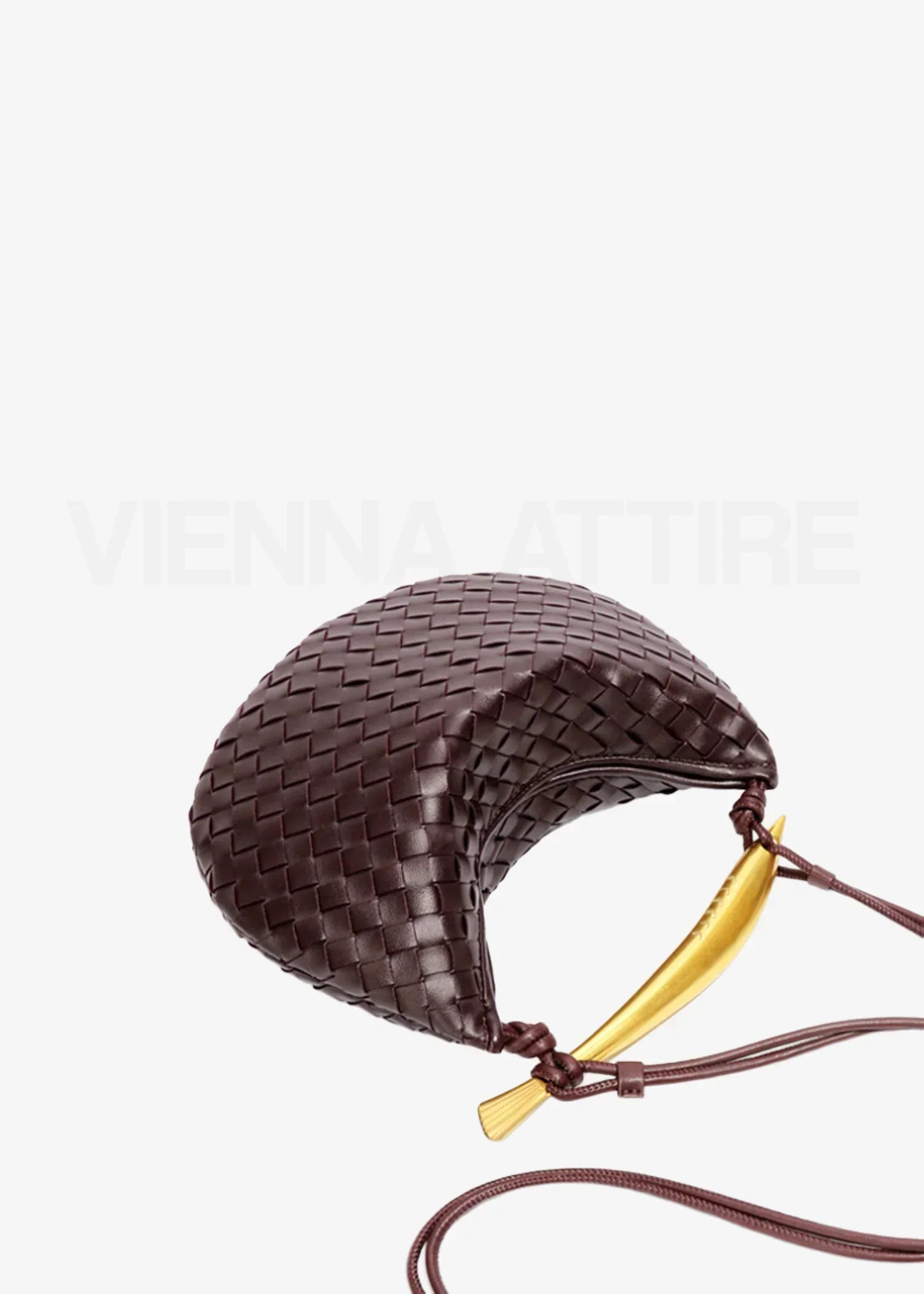 Alexandra – Bolso con diseño tejido y asa dorada