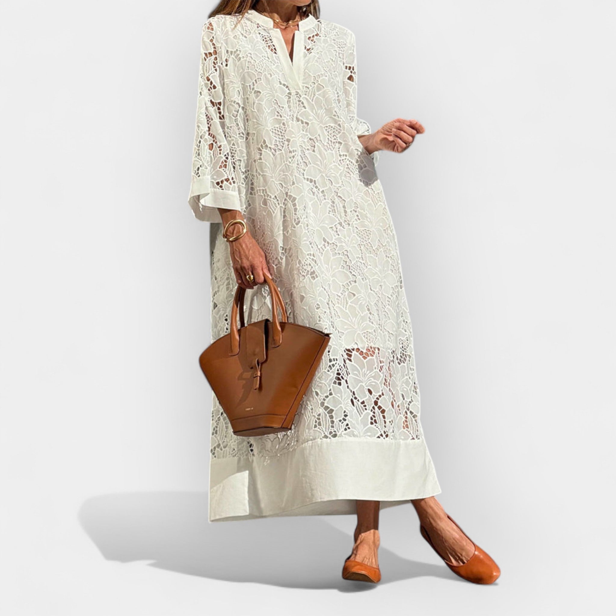 Vestido ligero con detalles de encaje.