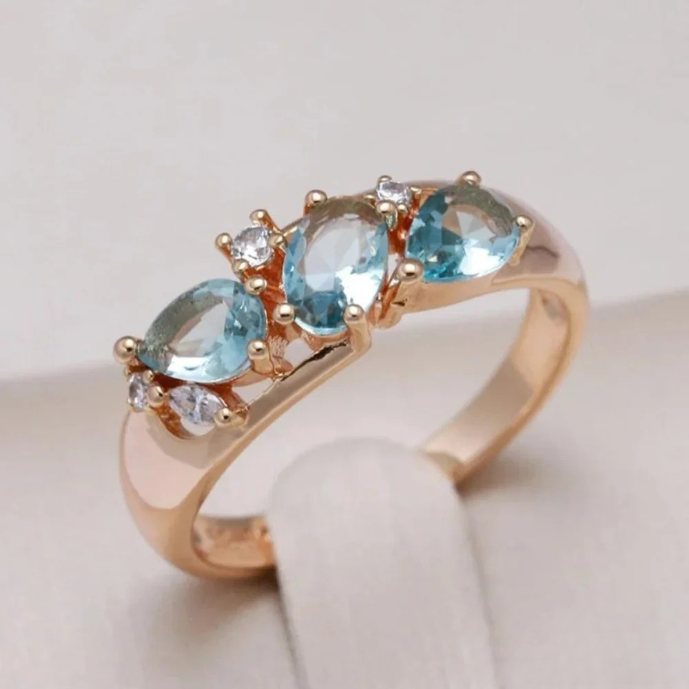 Anillo de oro con circonitas azules