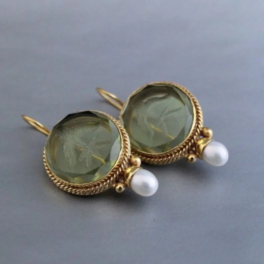 Pendientes redondos vintage con piedra verde