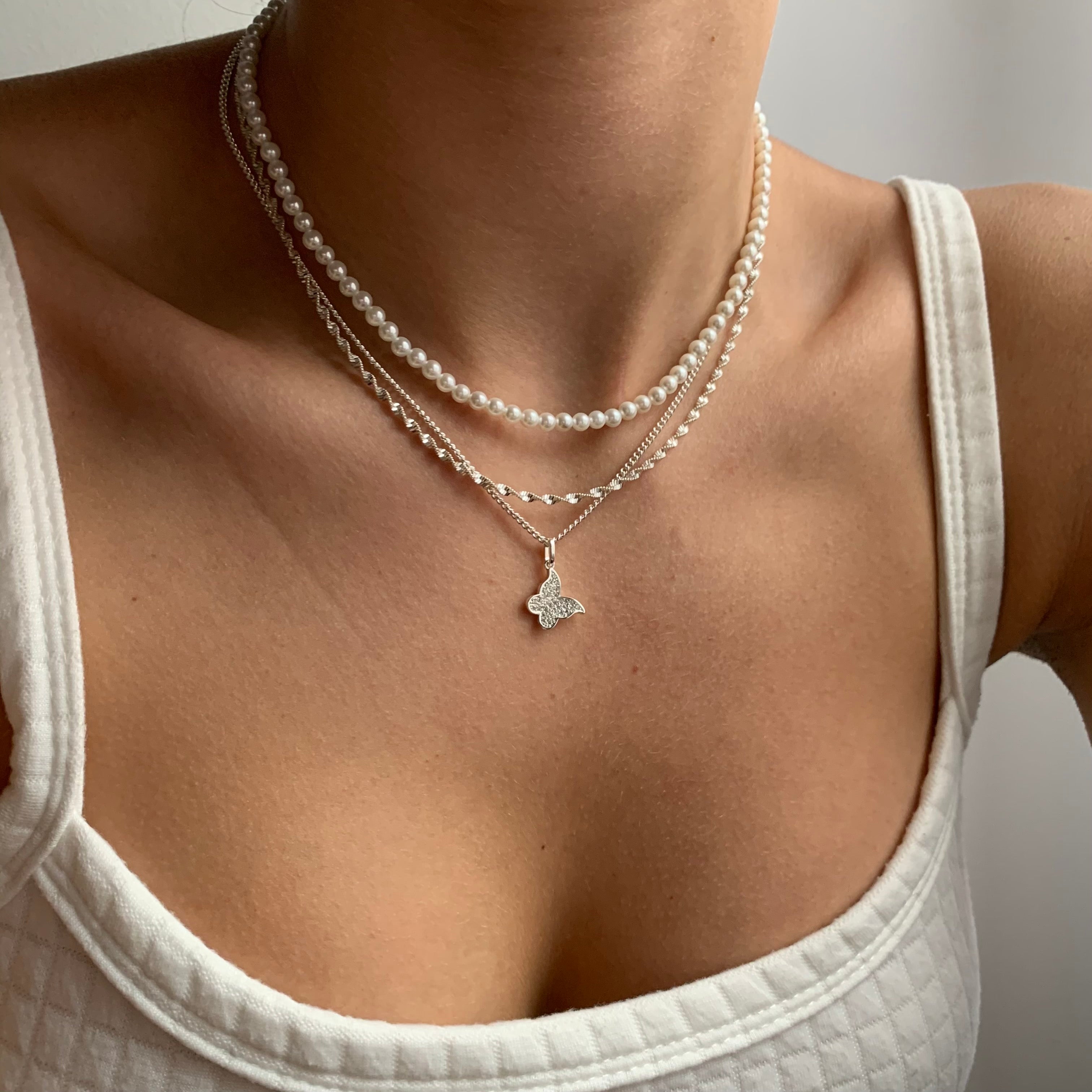 Collar de doble torsión