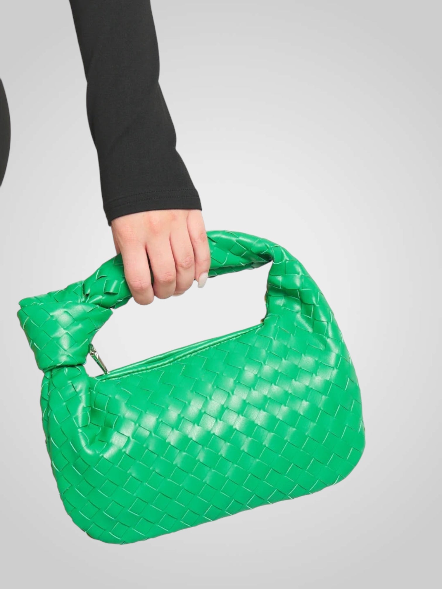 Aura | Minibolso con asa de nudo tejido de piel ecológica en tono vino