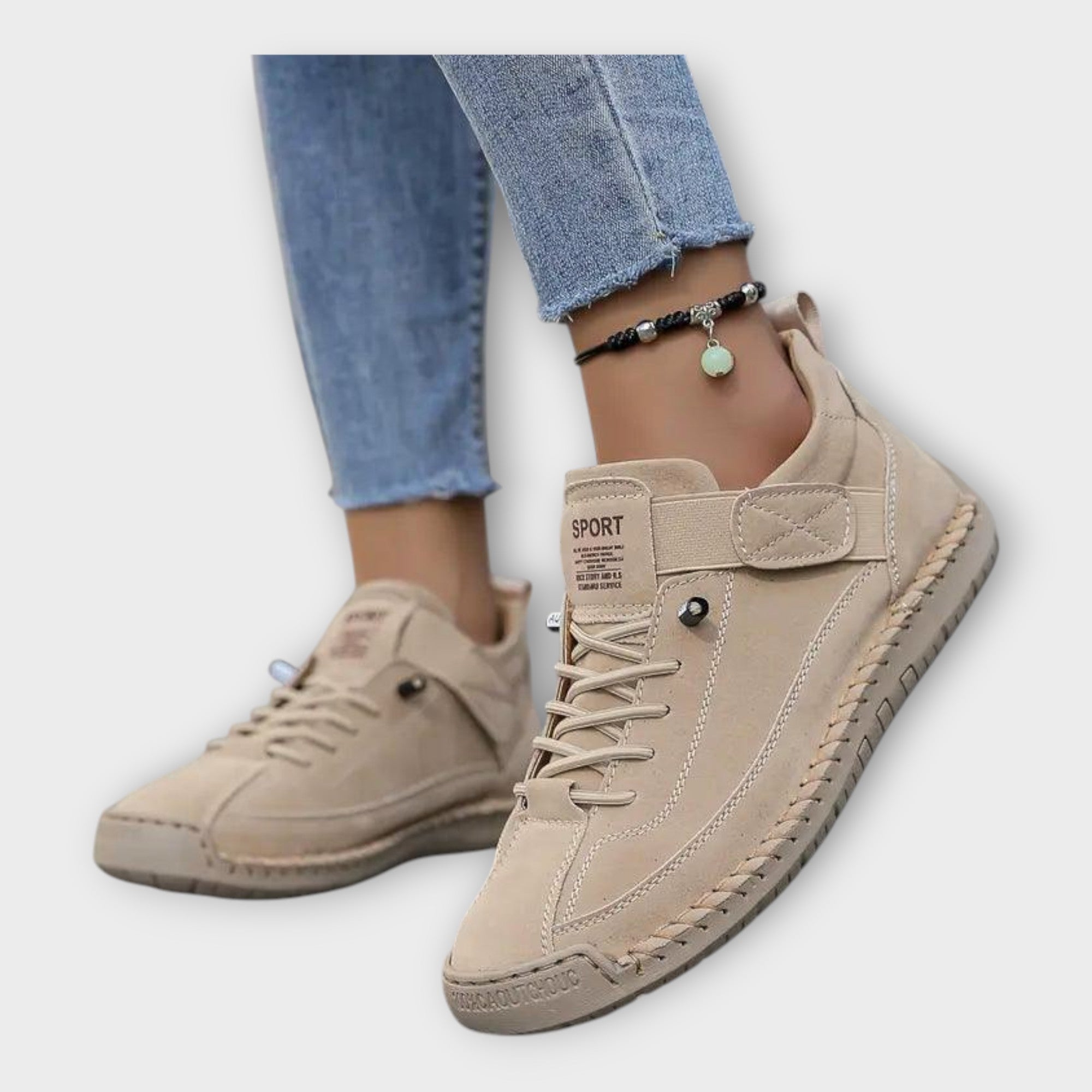 Zapatillas deportivas con un diseño elegante y práctico.