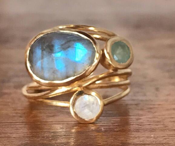 Anillo vintage con ópalo azul
