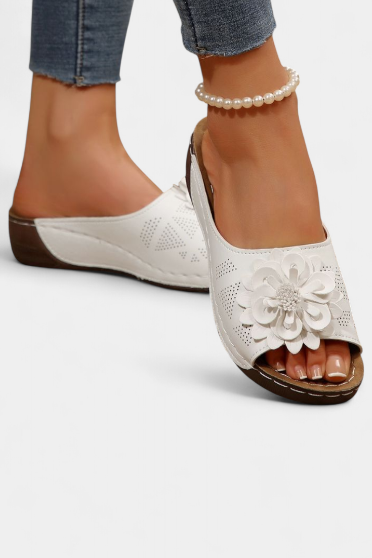 Ricas sandalias ortopédicas con flor 3D y cojín.