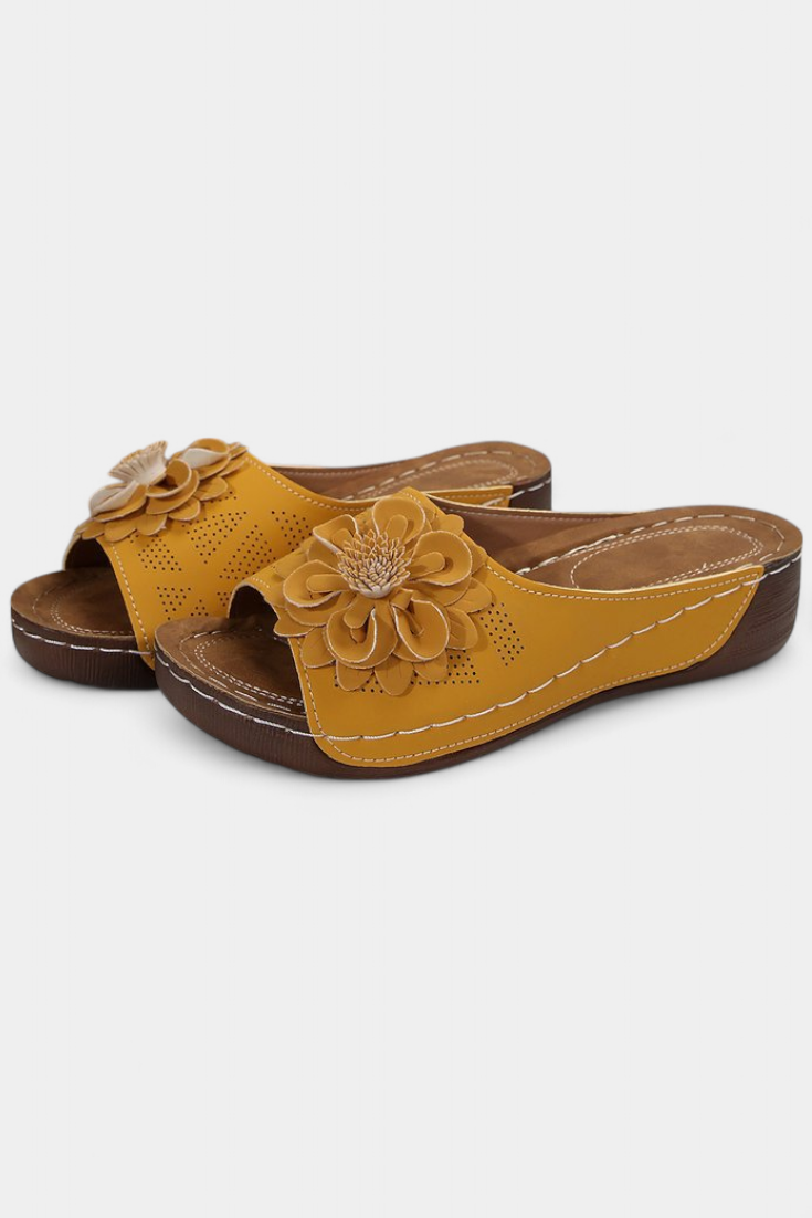 Ricas sandalias ortopédicas con flor 3D y cojín.