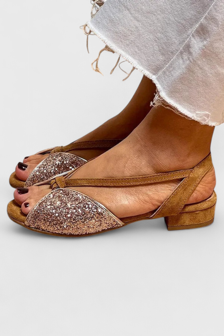 Sandalias Dobrava con detalles brillantes y tacón bajo