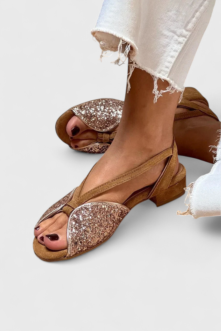 Sandalias Dobrava con detalles brillantes y tacón bajo