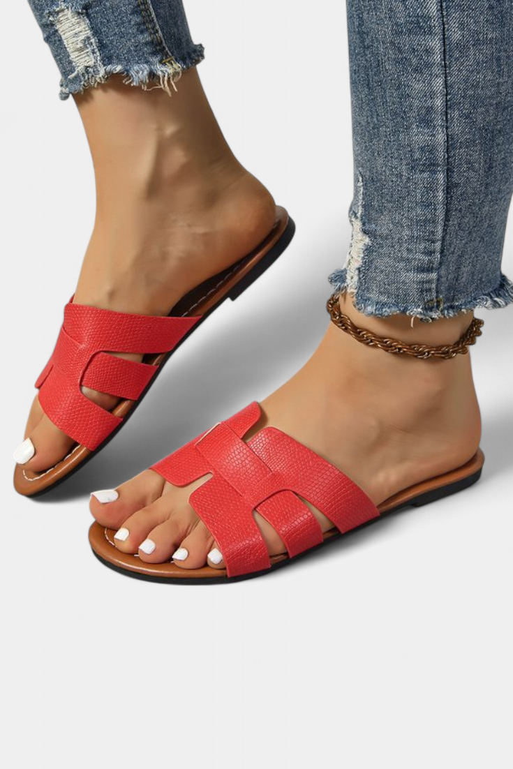 Sandalias Silvia con diseño clásico y corte geométrico