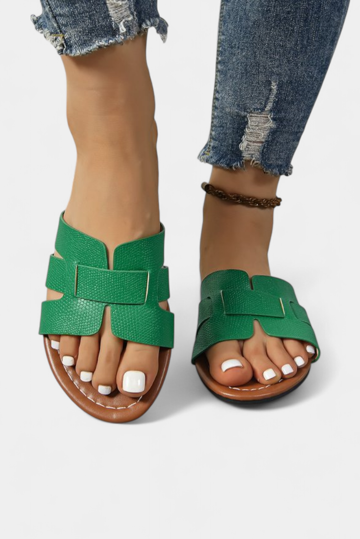 Sandalias Silvia con diseño clásico y corte geométrico