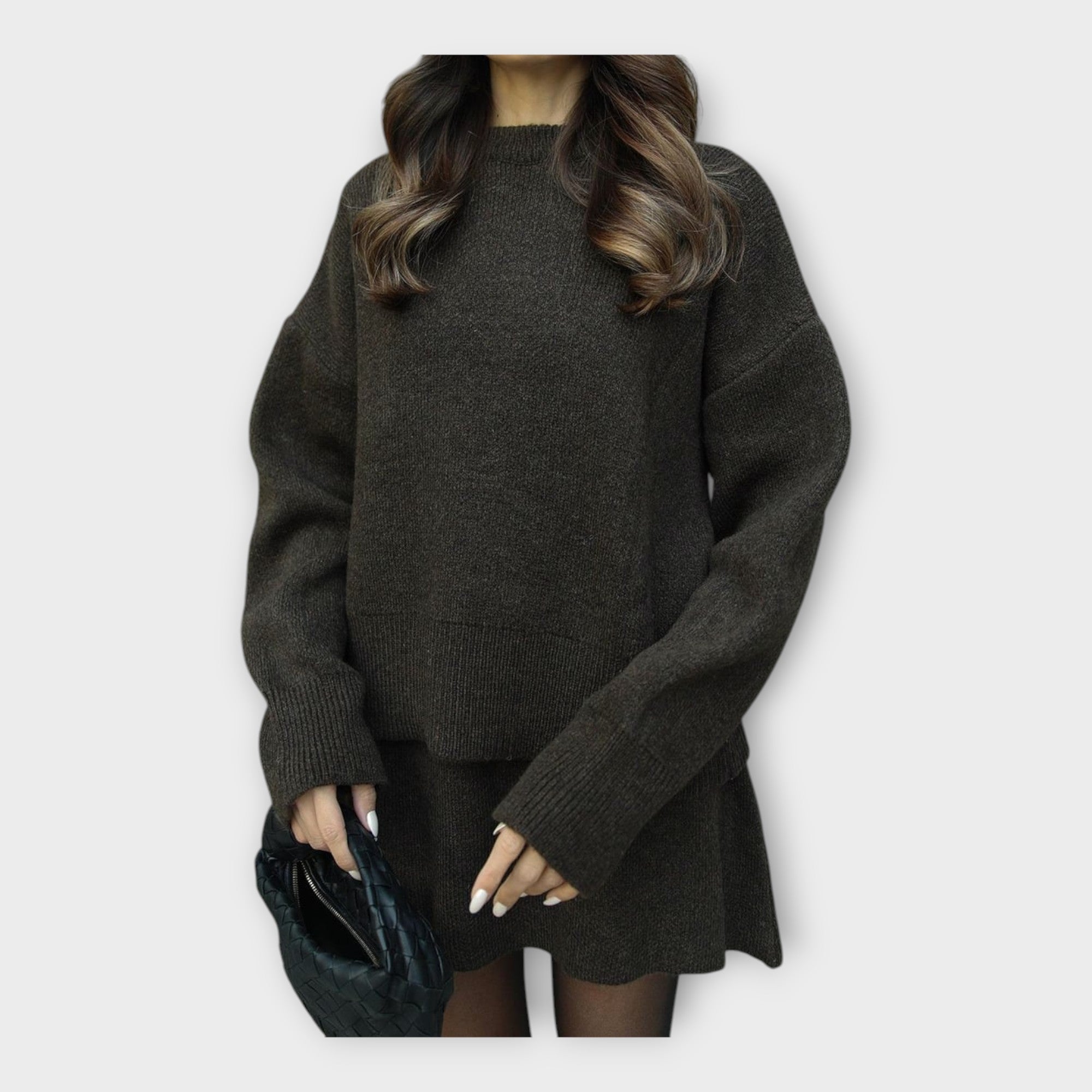 Conjunto de Blusa y Falda de Punto con Línea Moderna