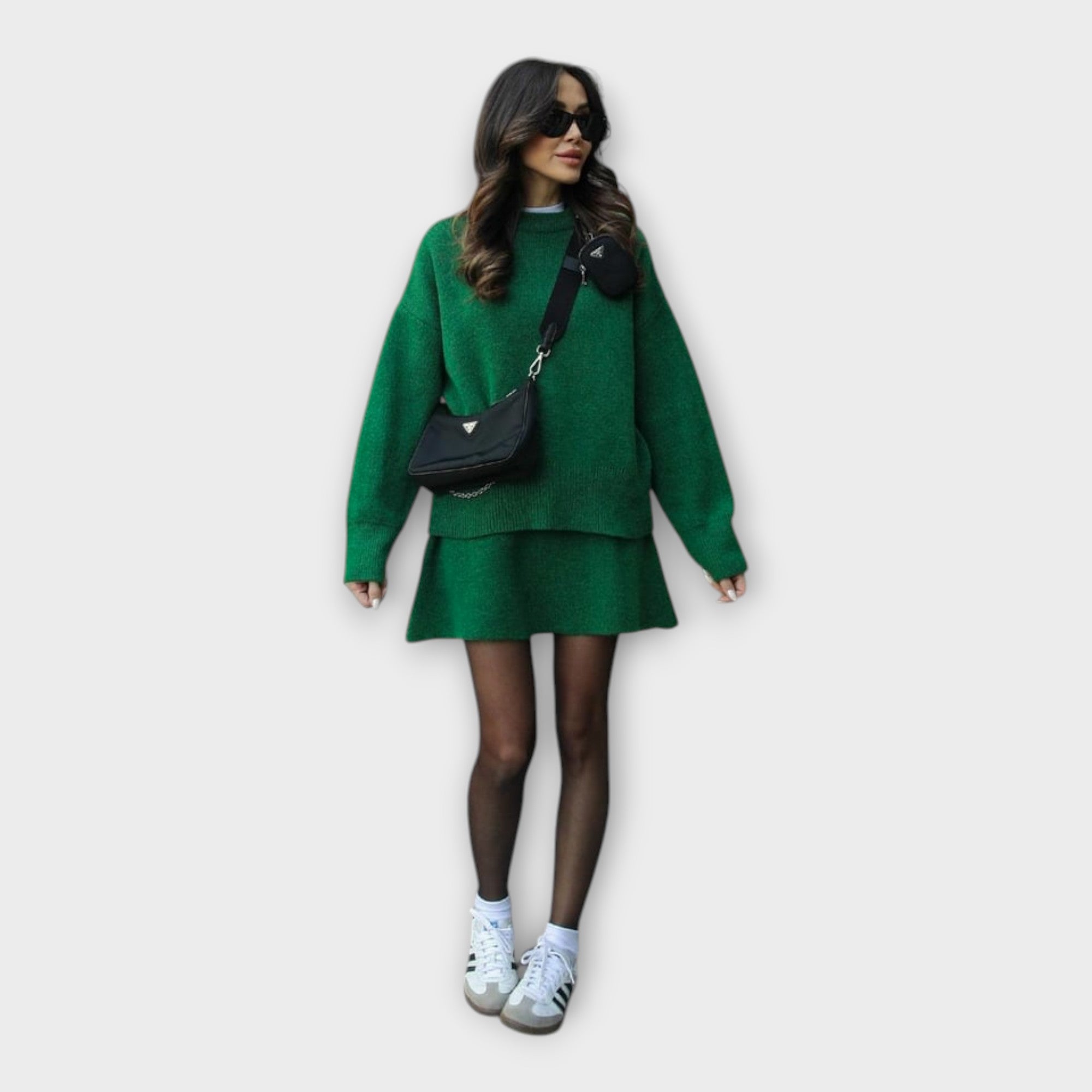 Conjunto de Blusa y Falda de Punto con Línea Moderna